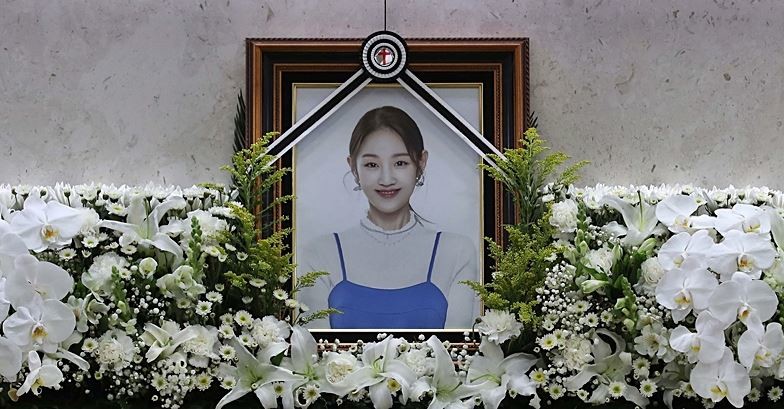  영정 사진 속 환한 미소…슬픔에 잠긴 故 박보람 빈소 (사진)