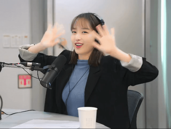  윤태진 아나운서 헤드폰 움짤