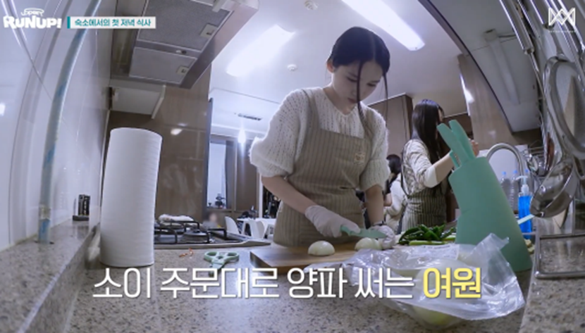 막내가 못해도 티내지 않고 아무렇지 않게 수습하는 여돌 리더 | 인스티즈