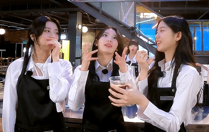 르 세라핌 카자 르니버스 EP.17 LE CAFÉ 1화 gif 4