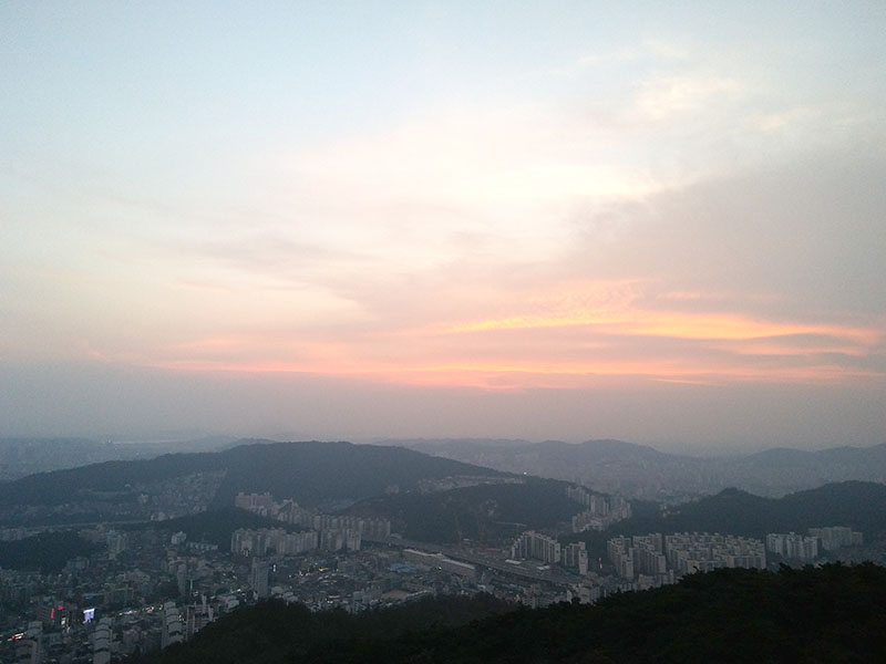 서울에서 야경이 젤 이쁜 인왕산 지킴이: 붉은노을