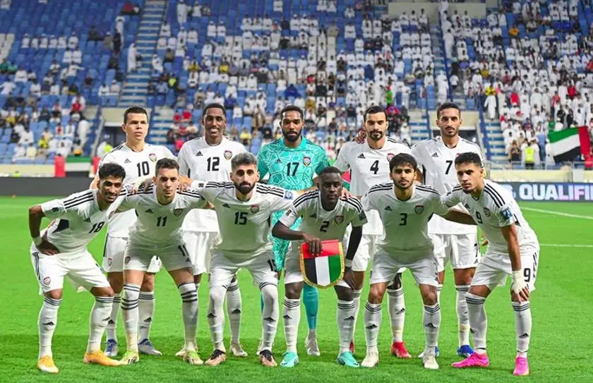 U-23 아랍에미리트 선수 명단 사진으로&#44; 축구 경기장에서 선수들 단체 사진입니다.