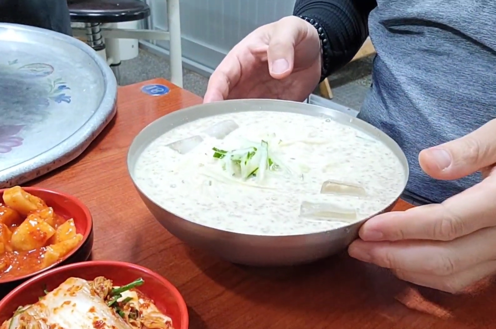  [마산역 번개시장] 부드럽고 고소하고 달작지근한 이것! 주의 먹는순간 XX 할 수 있다. 코코분식 [맛집탐방 ep. 47]