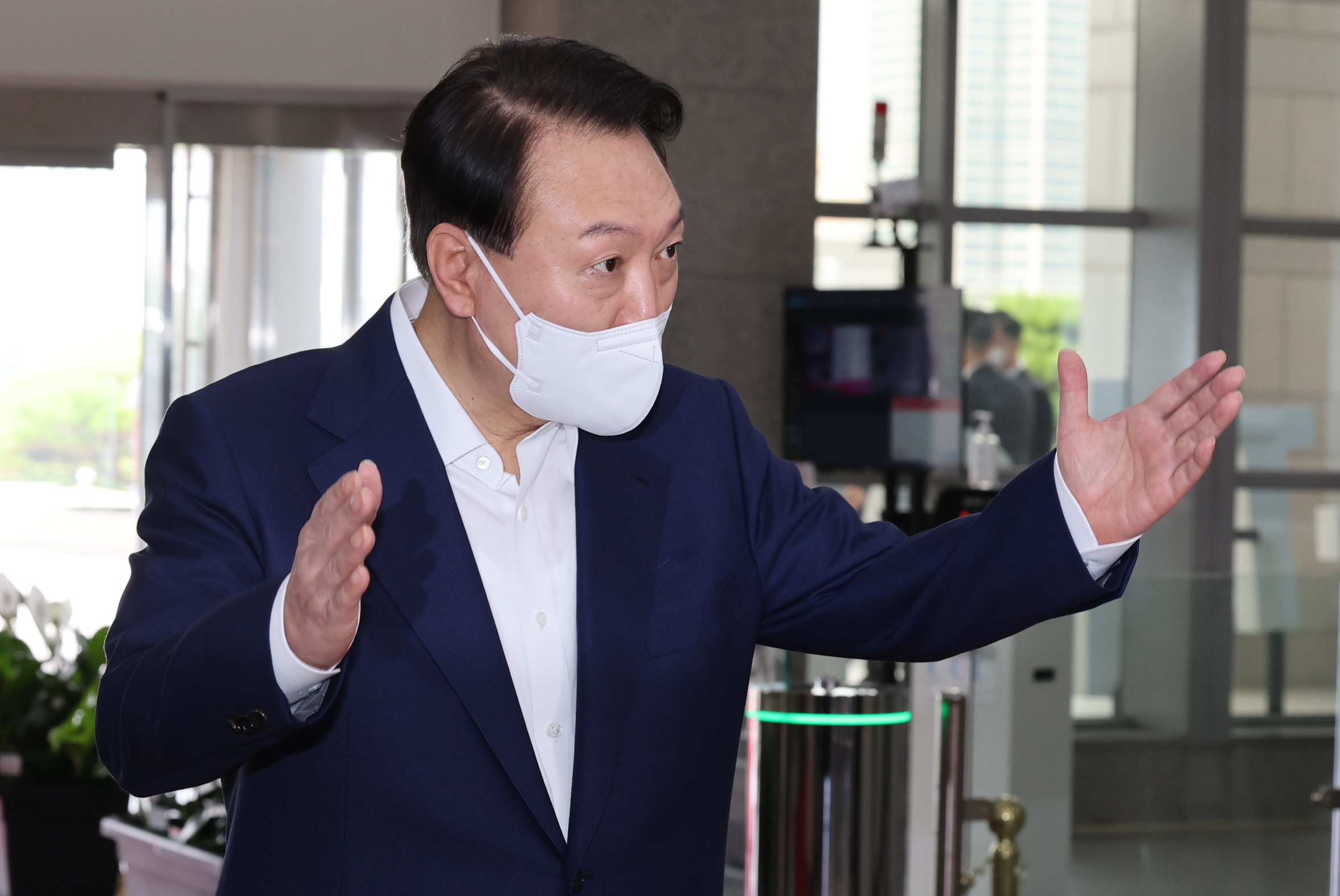  윤 대통령 국정지지율, 취임 74일만에 20%대 진입 위기