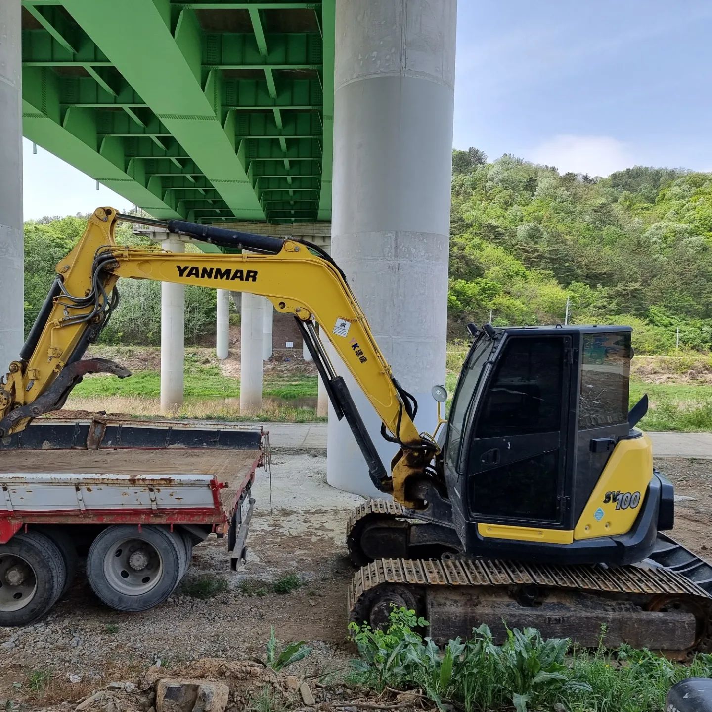  굴삭기 얀마 YANMAR SV100 모델 2018년식 8000만원 판매합니다.