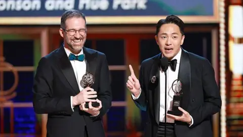 어쩌면 해피엔딩 박천휴 & 윌 애런슨