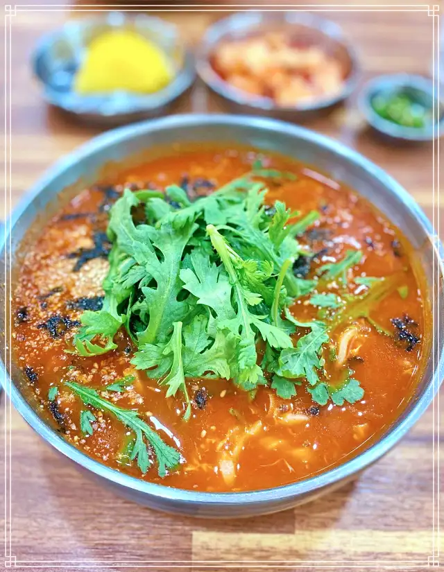 대전 도마 맛집 후루룩 짭짭 맛 좋은 1인분 4천원 칼국수