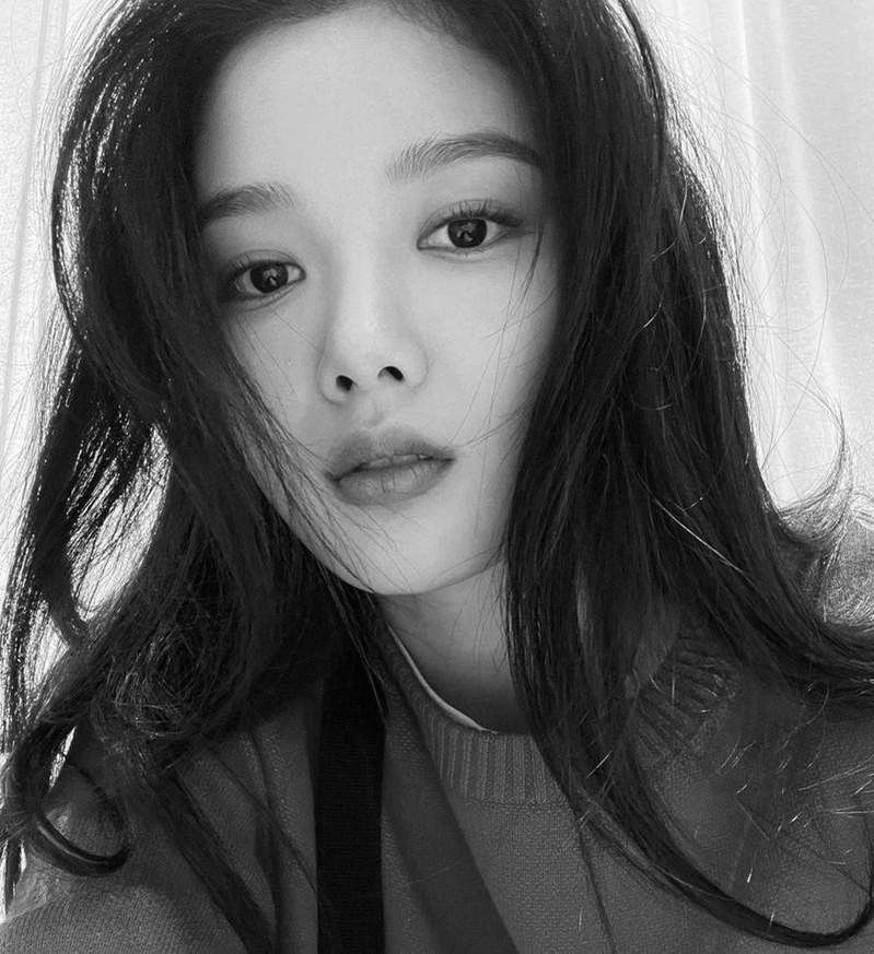  김유정, 흑백 뚫고 나오는 미모 ‘잘 자란 아역 맞네‘