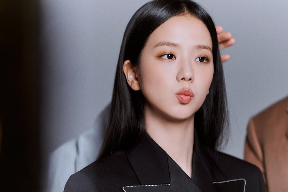  블랙핑크 지수 하퍼스바자 12월호 화보 비하인드 사진