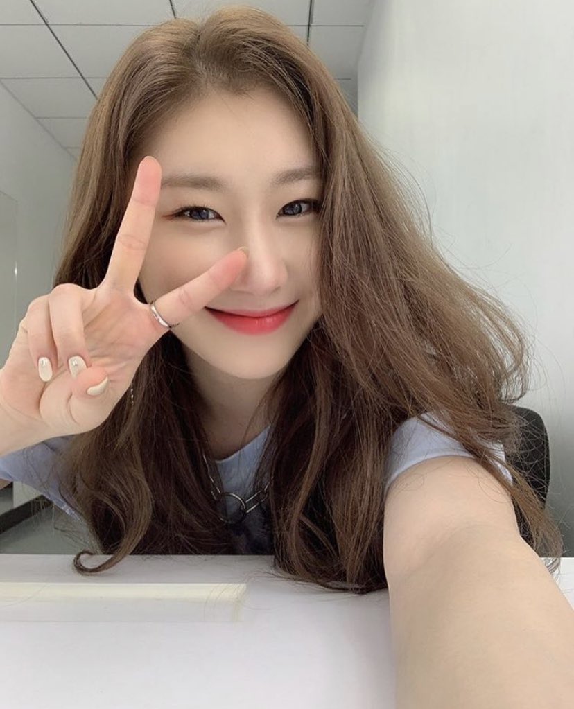 채령 나이 ITZY 잇지 프로필 키 채연 인스타 화보 과거 레전드 고화질 레깅스