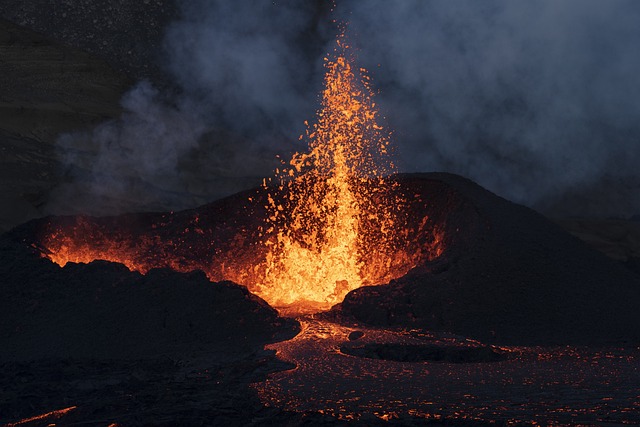화산-폭발-용암-영향