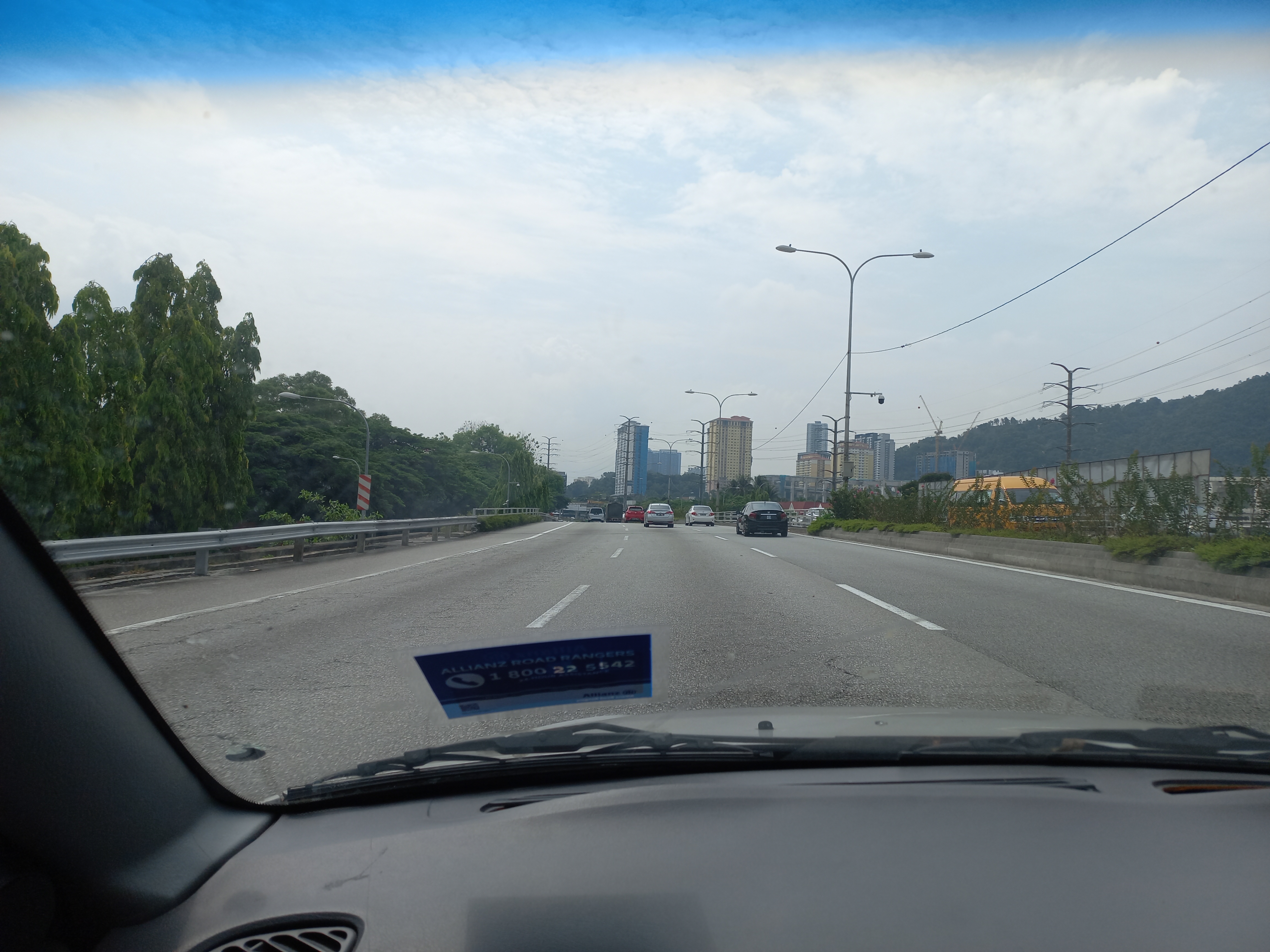 말레이시아의-평범한-도로-모습