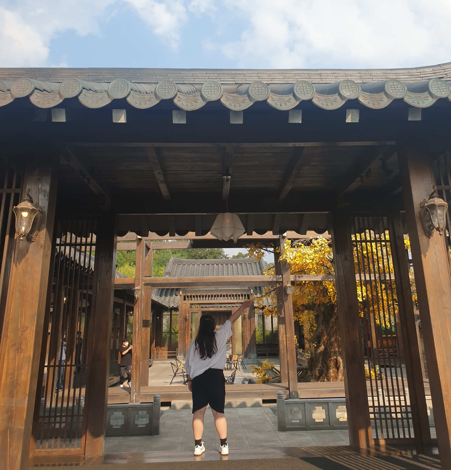  오산 드라마 '더 킹 : 영원의 군주' 촬영지 _  어서오산 휴센터 청년커피 카페