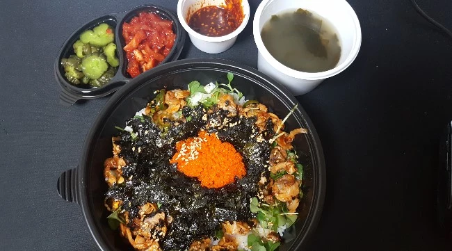 맛있는 꼬막비빔밥과 소고기미역국