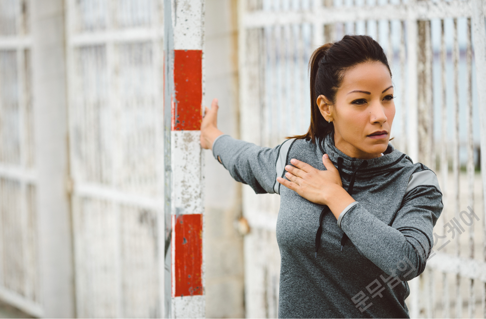 라운드 숄더 증상 원인 교정