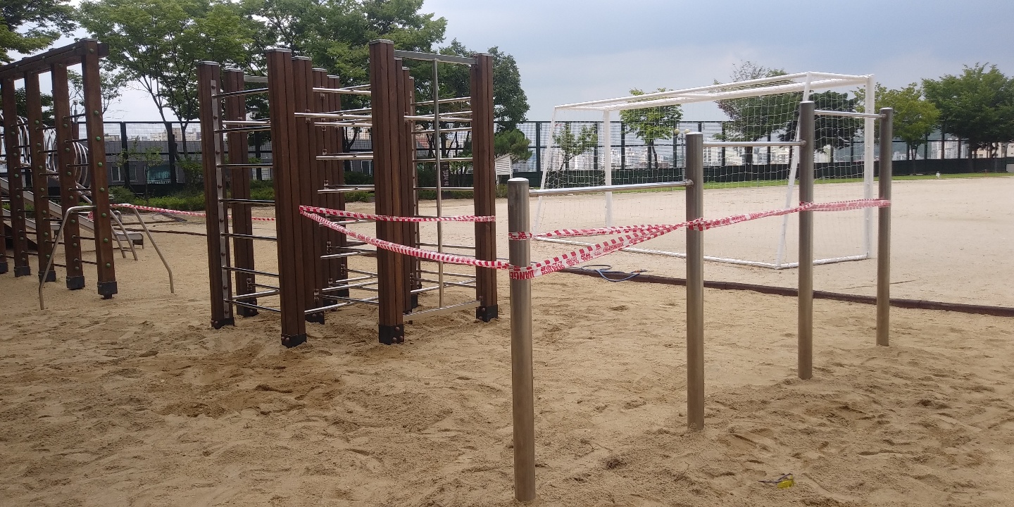  [날개스포츠] 서울명지초교 목재정글짐 설치, 철봉 이설, 놀이기구 설치 작업