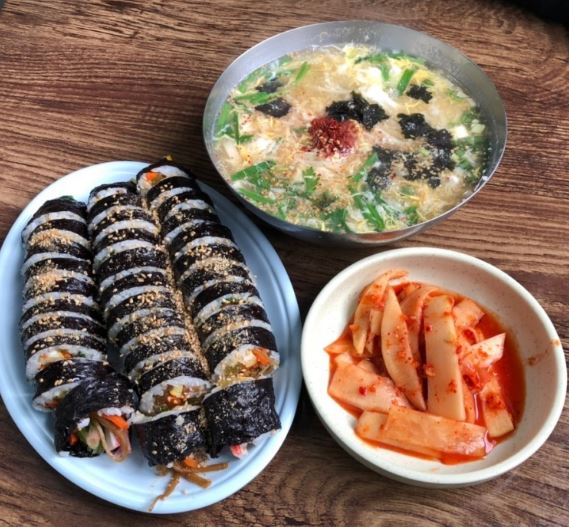 동부분식 김밥과 국수