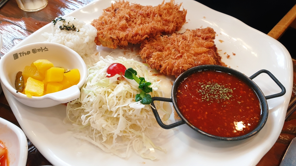 수원 광교 카페거리 더돈까스&#44; 아기자기한 경양식 돈까스 맛집
