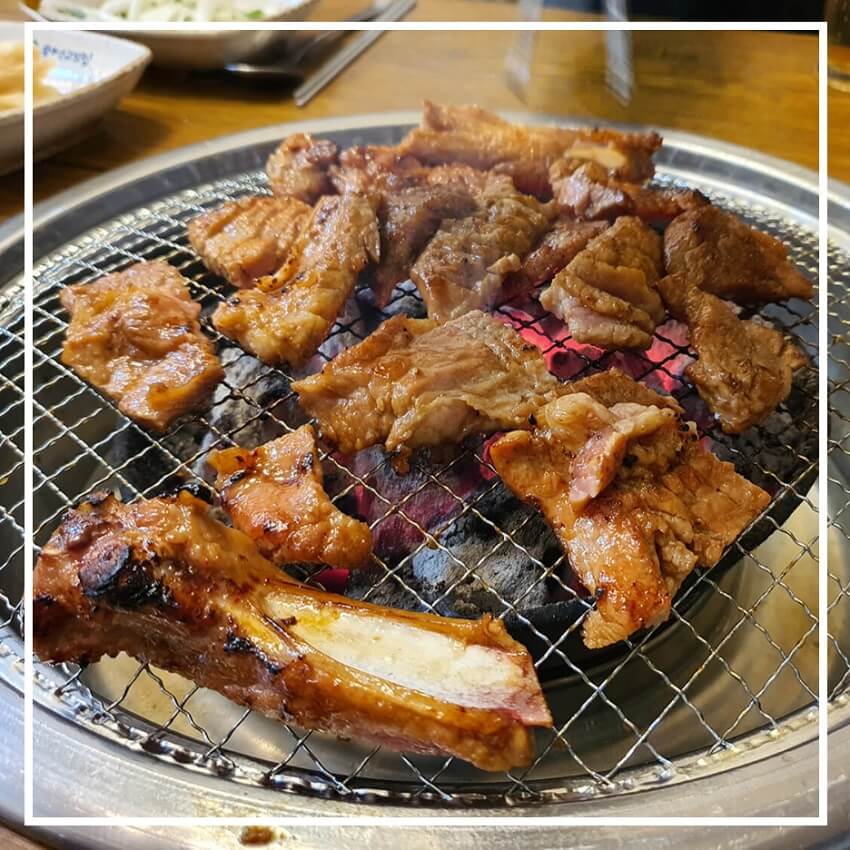  춘천 만천리 숲속의 가든, '춘천고깃집 만천점'