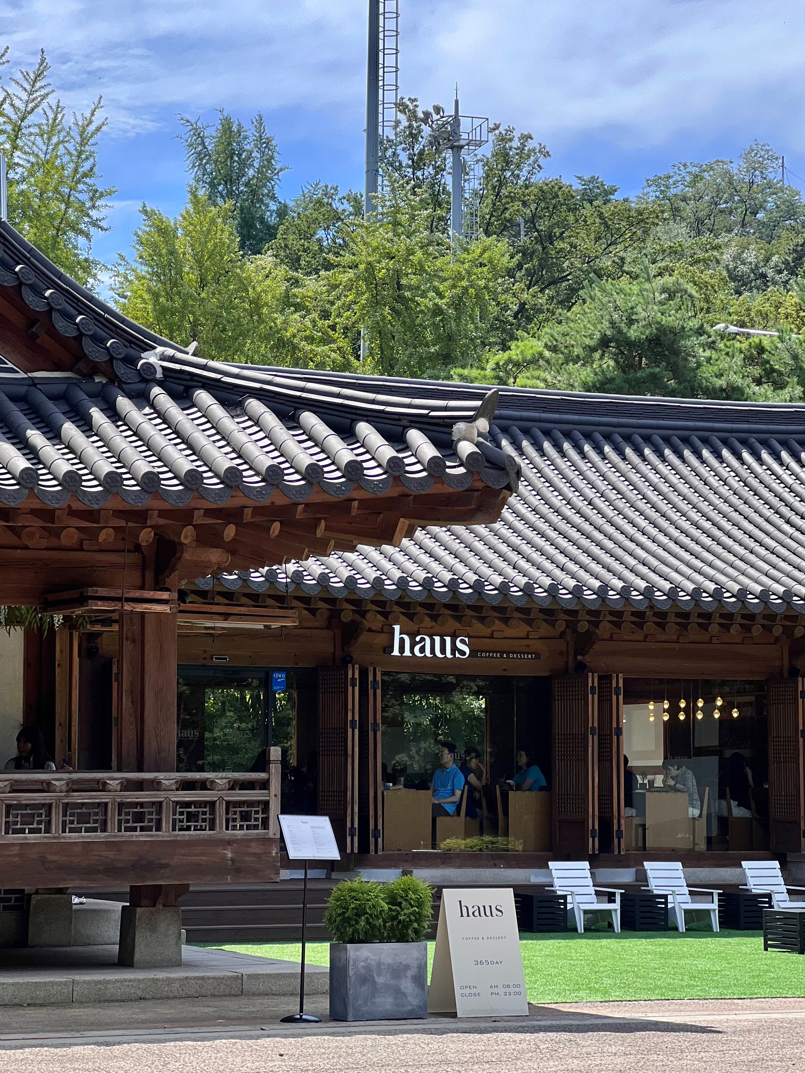  장충단공원 한옥 카페 haus · 하우스 커피&디저트 장충단공원 한옥 카페. 가을 단풍 구경, 신라호텔 근처 산책과 카페로 추천!