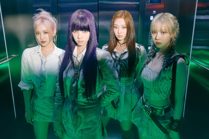 aespa 에스파 &#39;Girls&#39; Real World Teaser - 엘리베이터 속 네명의 강렬한 멤버들 사진