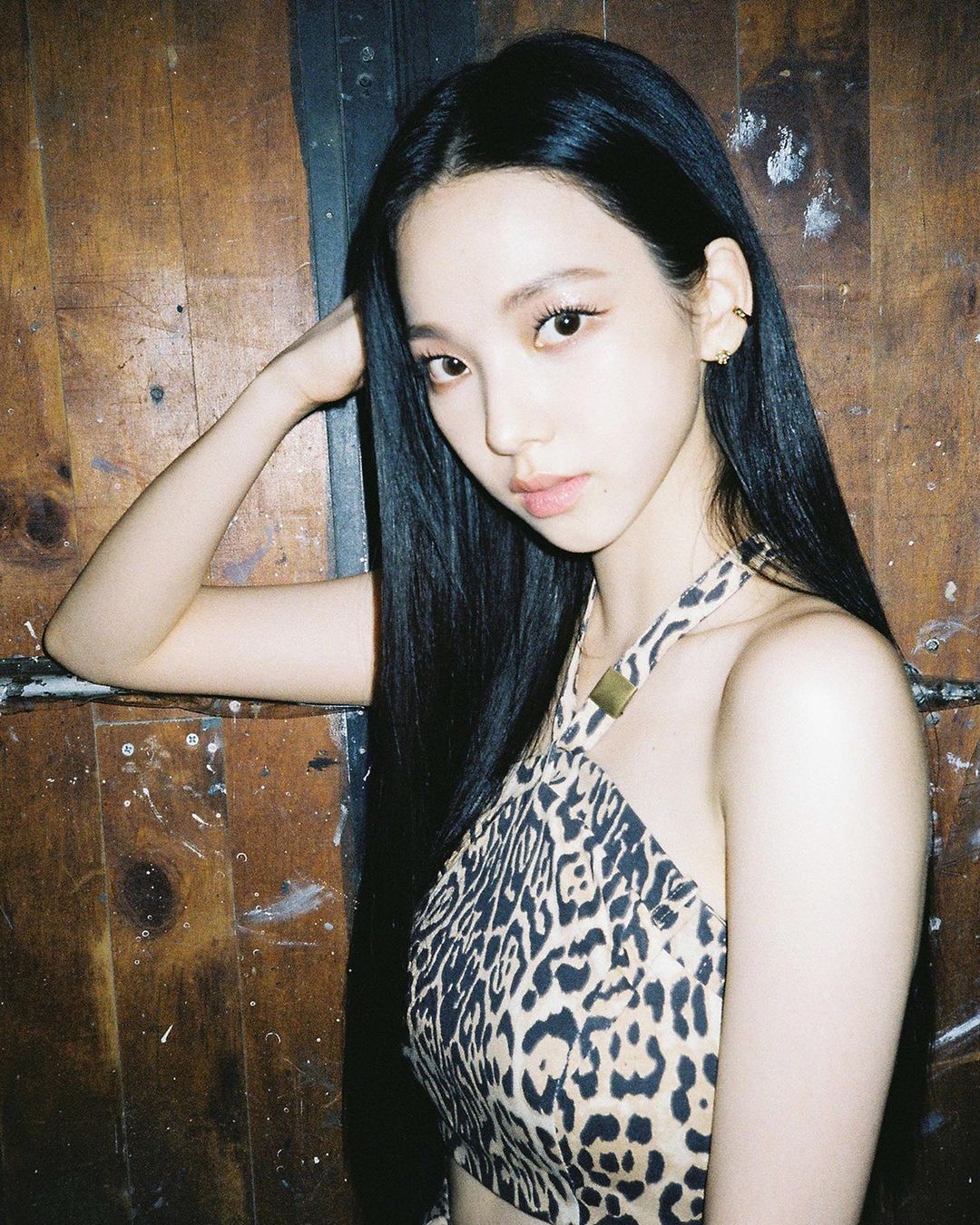  에스파 카리나 호피무늬 드레스 인스타그램 사진