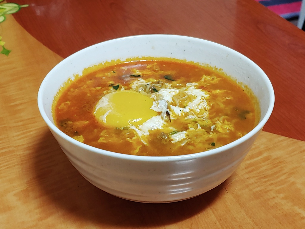 오늘의 야식 - 계란 반숙 라면 오늘의 야식 - 계란 반숙 라면