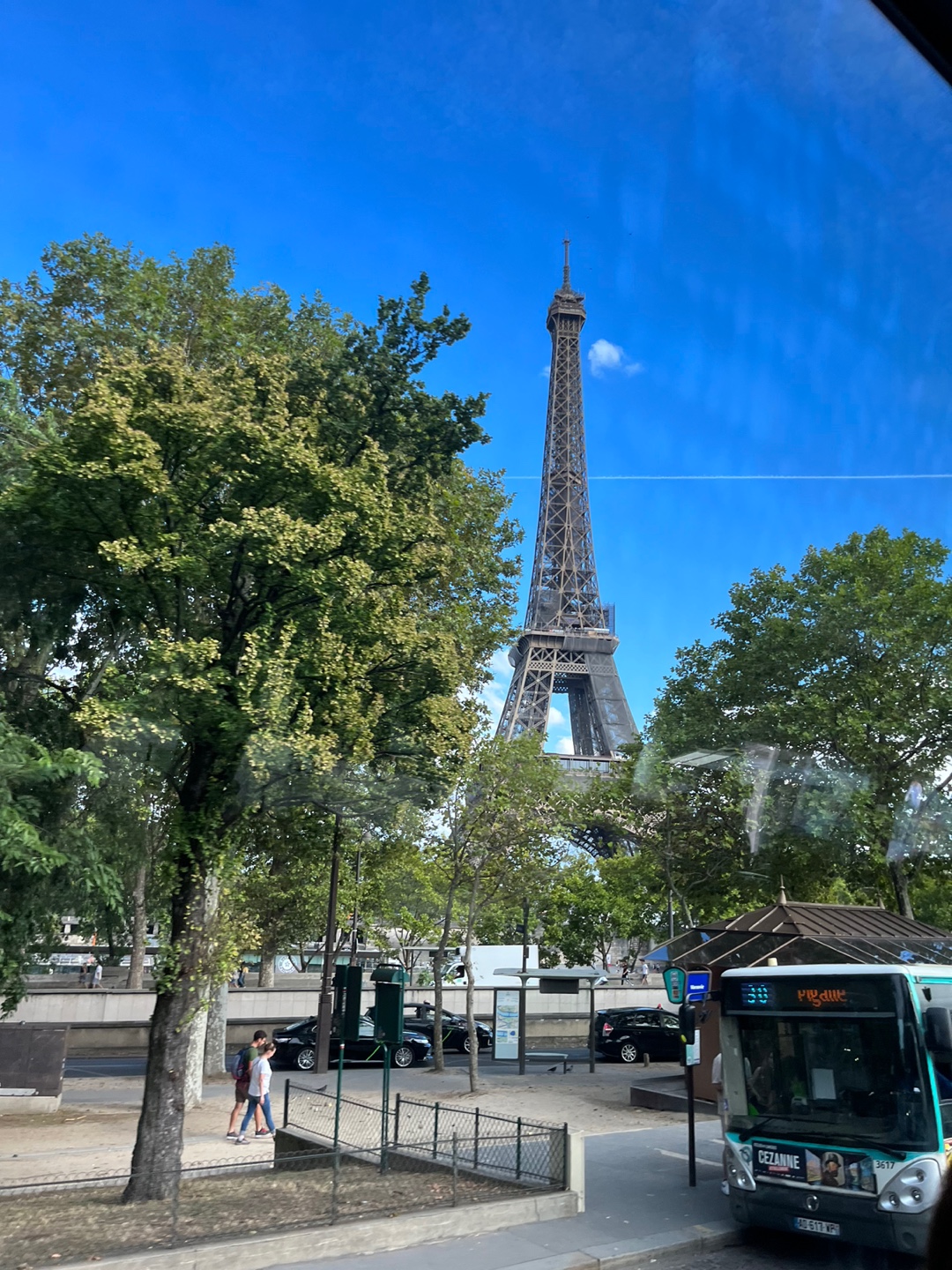 버스로 이동하면서 바라본 에펠탑 모습(1)