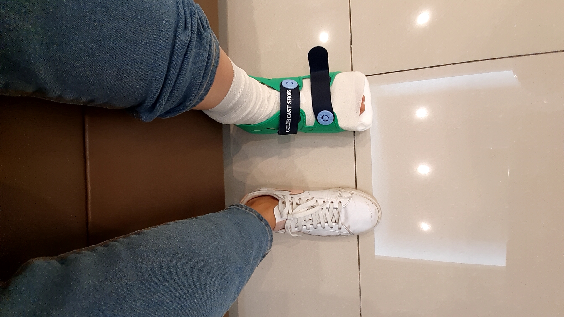  발가락 골절이라니....