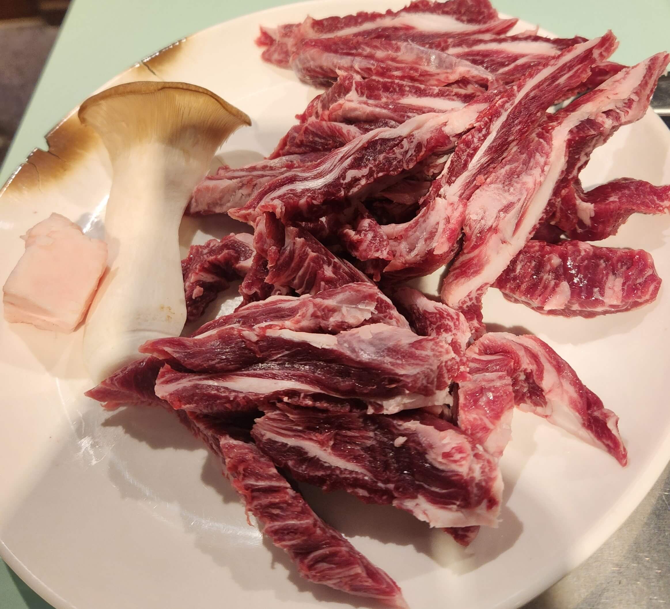 꾸석지돌판한우 갈비살