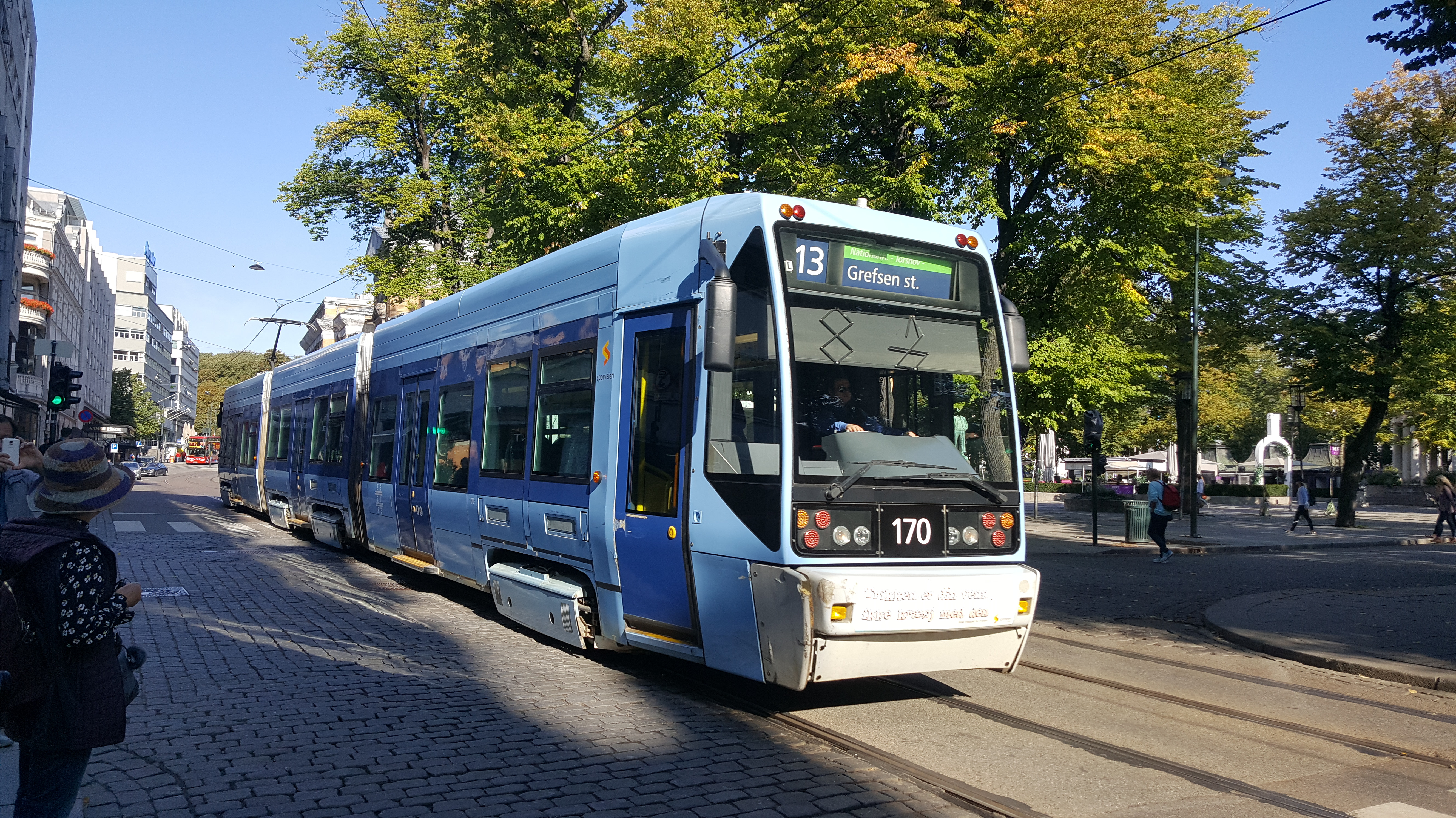 오슬로 도심에서 만난 가을 아침, 예술과 여유가 흐르는 길