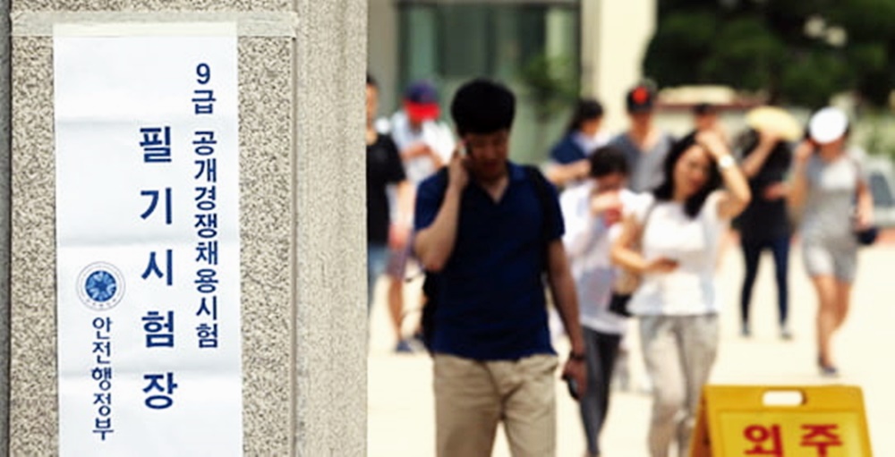 빈털터리 35살 9급 공무원 남자친구와 결혼해도 될까요? 빈털터리 35살 9급 공무원 남자친구와 결혼해도 될까요?