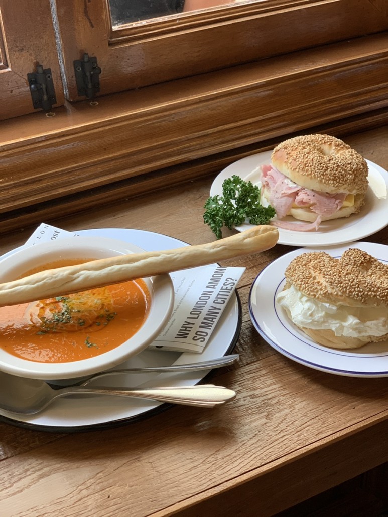 :: 런던베이글뮤지엄 안국 카페 13