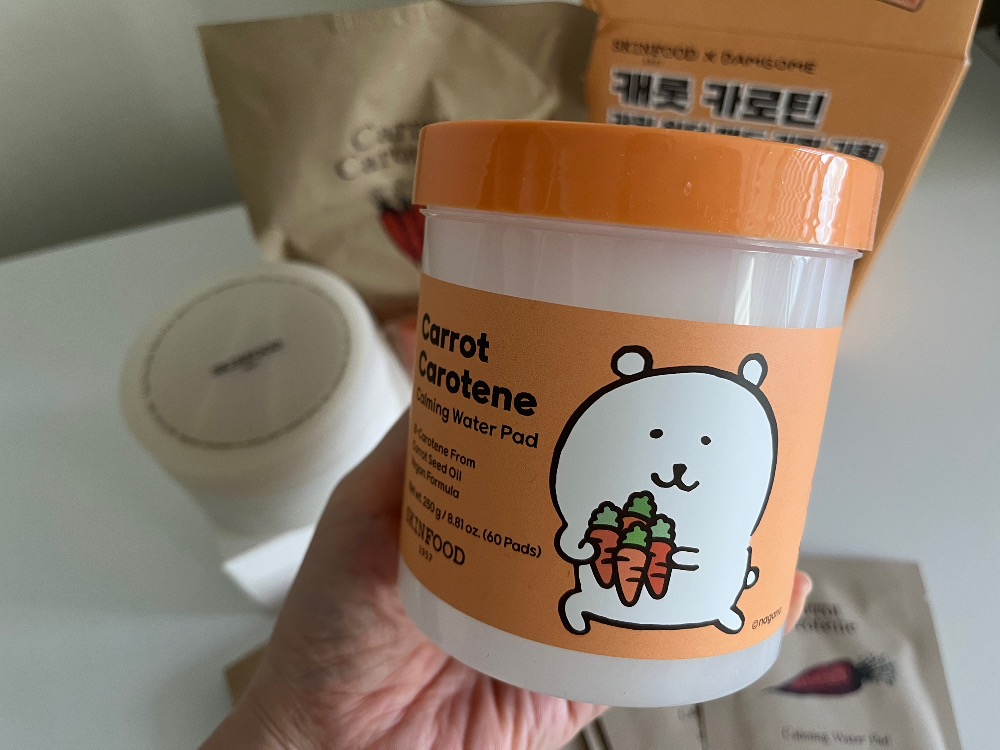 스킨푸드-SKINFOOD-ナガノのくま韓国-농담곰-담곰이콜라보-당근패드담곰이콜라보패키지-담곰이파우치-당근패드케이스-당근패드