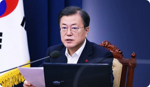  문대통령, 충분한 백신 물량 확보...방역 모범국가로 세계에 기여할 것