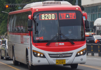 안성 수원 8200번 빨간색 버스 사진