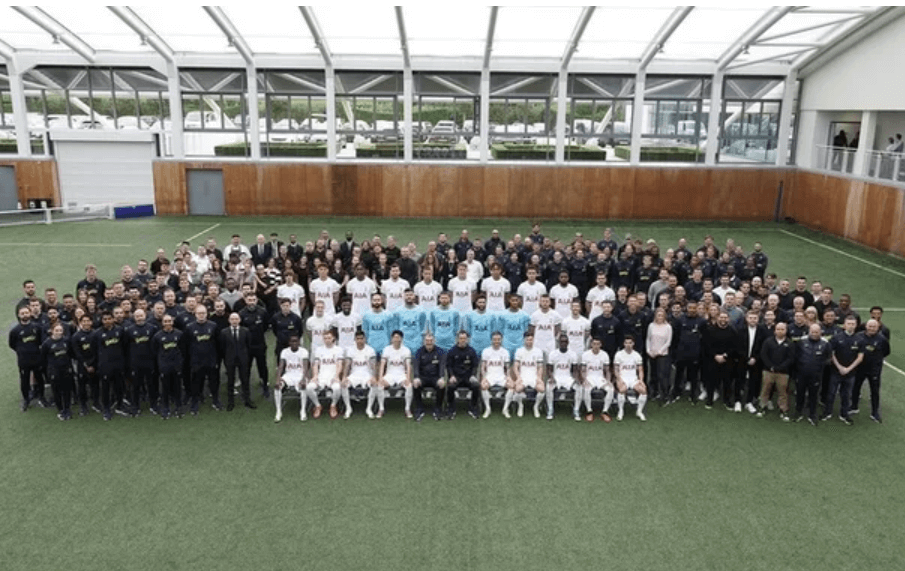 토트넘 홋스퍼의 모든 이들과 함께 찍은 사진