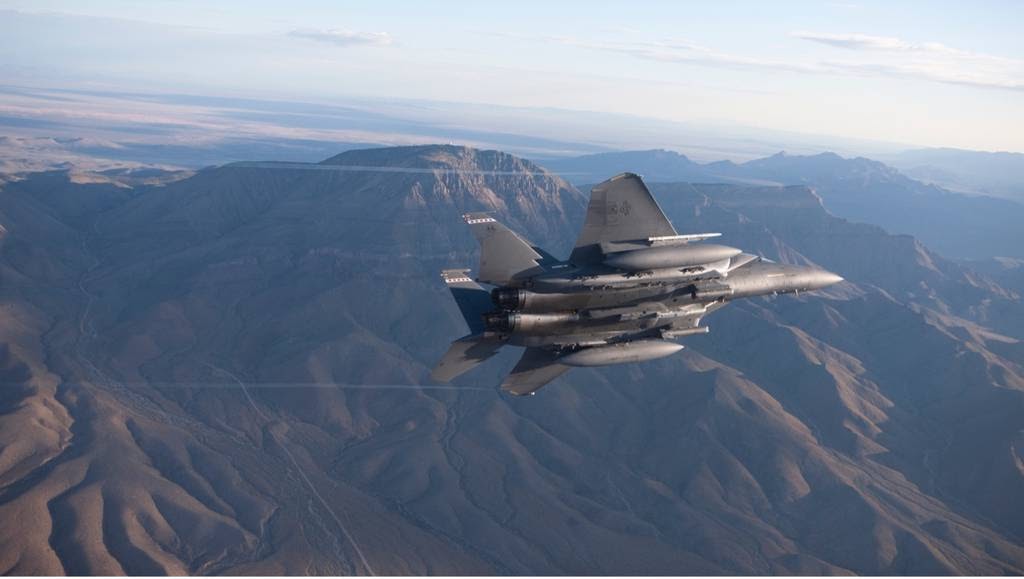 F-15E Strike Eagle은 StormBreaker 스마트 폭탄을 운용하는 첫 번째 항공기이다.