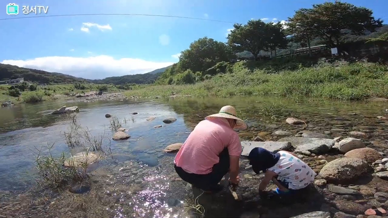 2019.09 At my Korean Parents' country House Playing in the Water by the river (SUB)
