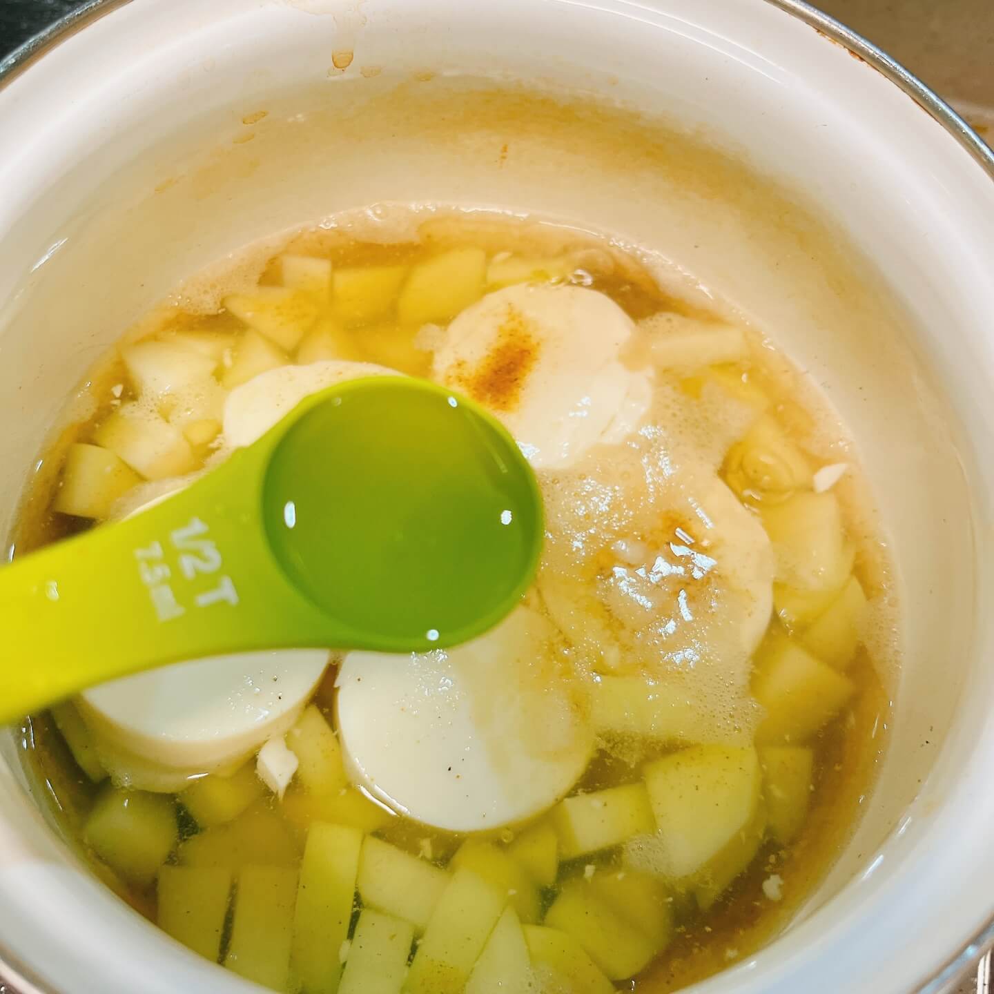 순두부가끓기시작하면-맛술0.5큰술-넣고