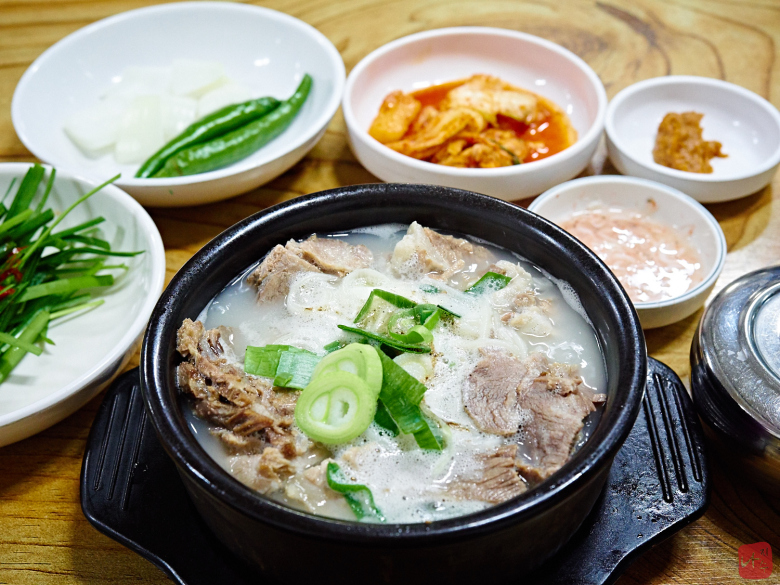 출근길 돼지국밥 이미지
