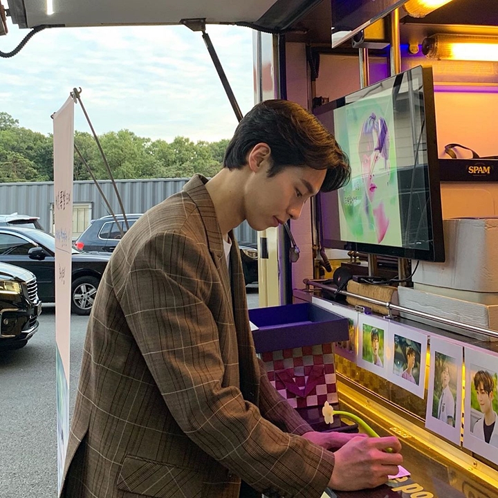  배우 이재욱 인스타그램, 프로필/일상