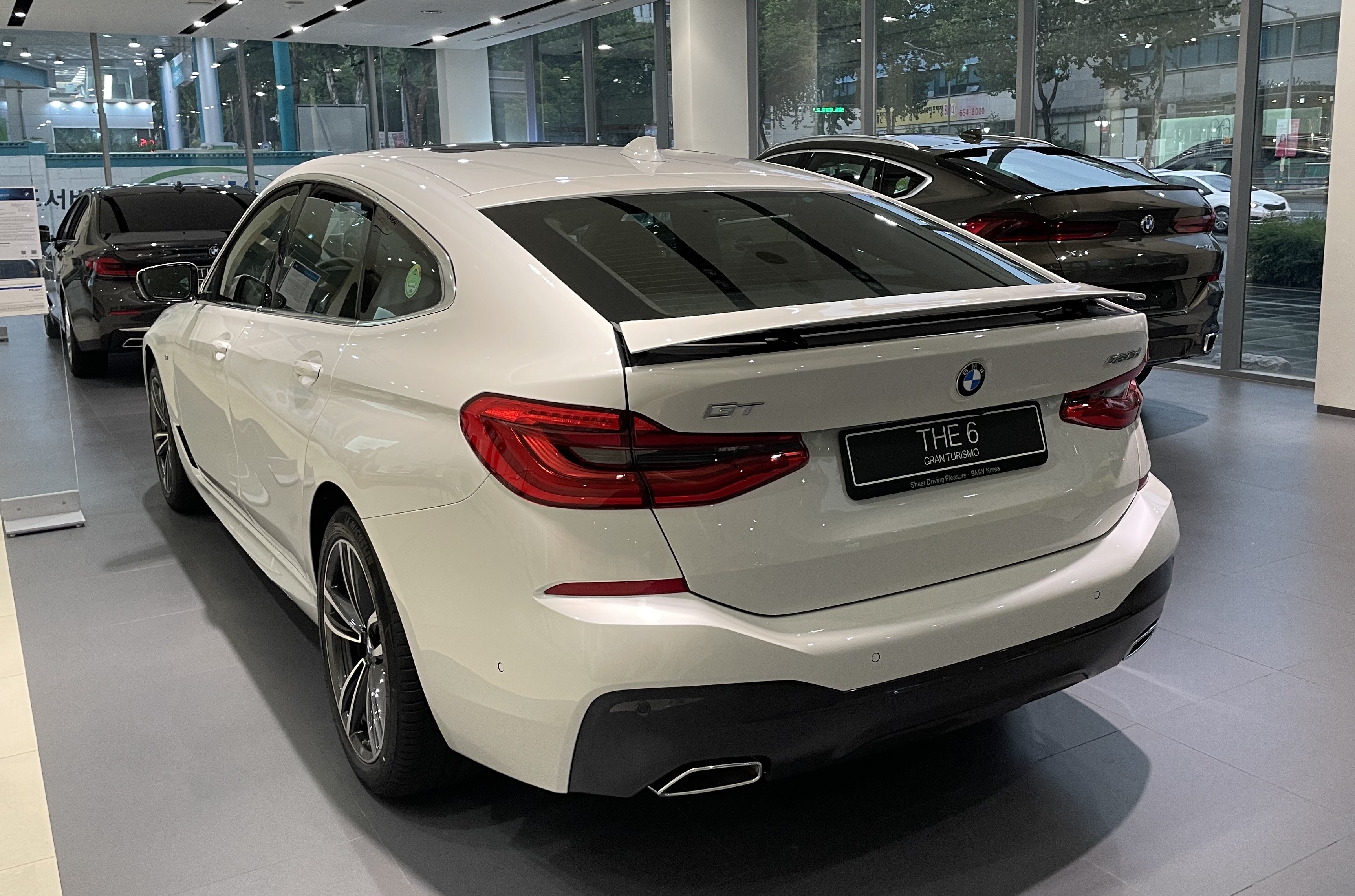 bmw6 white color