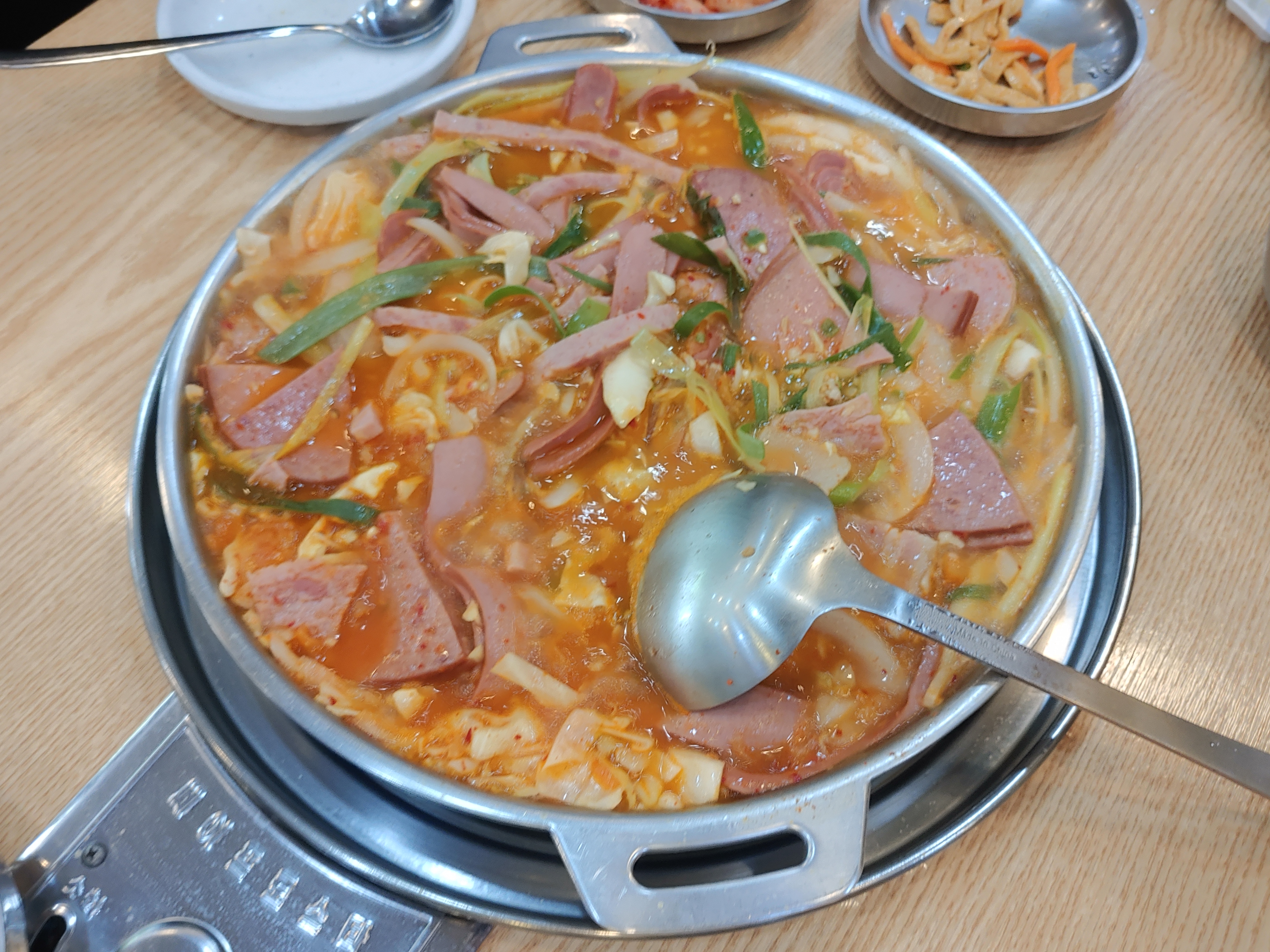 얼큰한 국물이 맛있는 장금수 부대찌개 신포점 리뷰