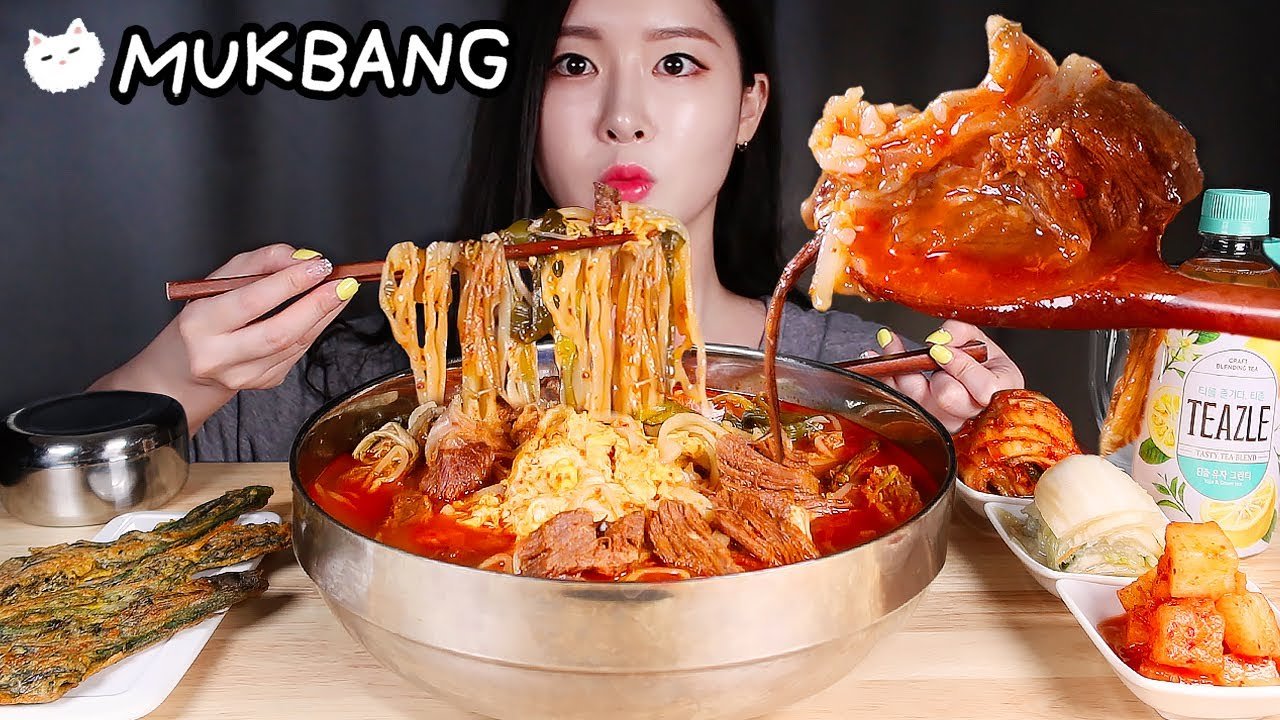 도토리면 육개장 칼국수