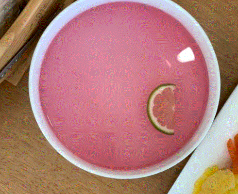 미소다의 따뜻한 물은 핑크색