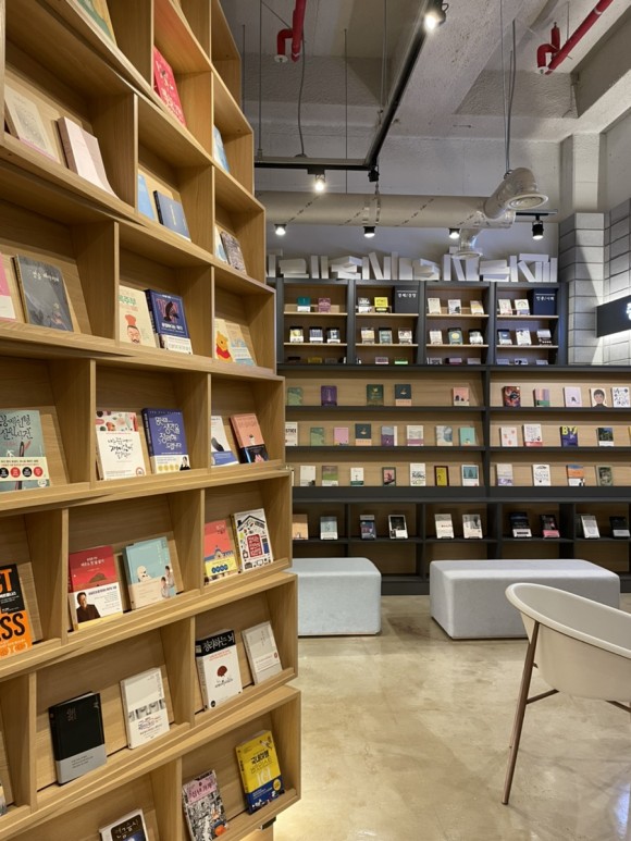 북카페 우리동네소금빵*종로서적 콜라보! 인천 앨리웨이 종로book&bakery 2