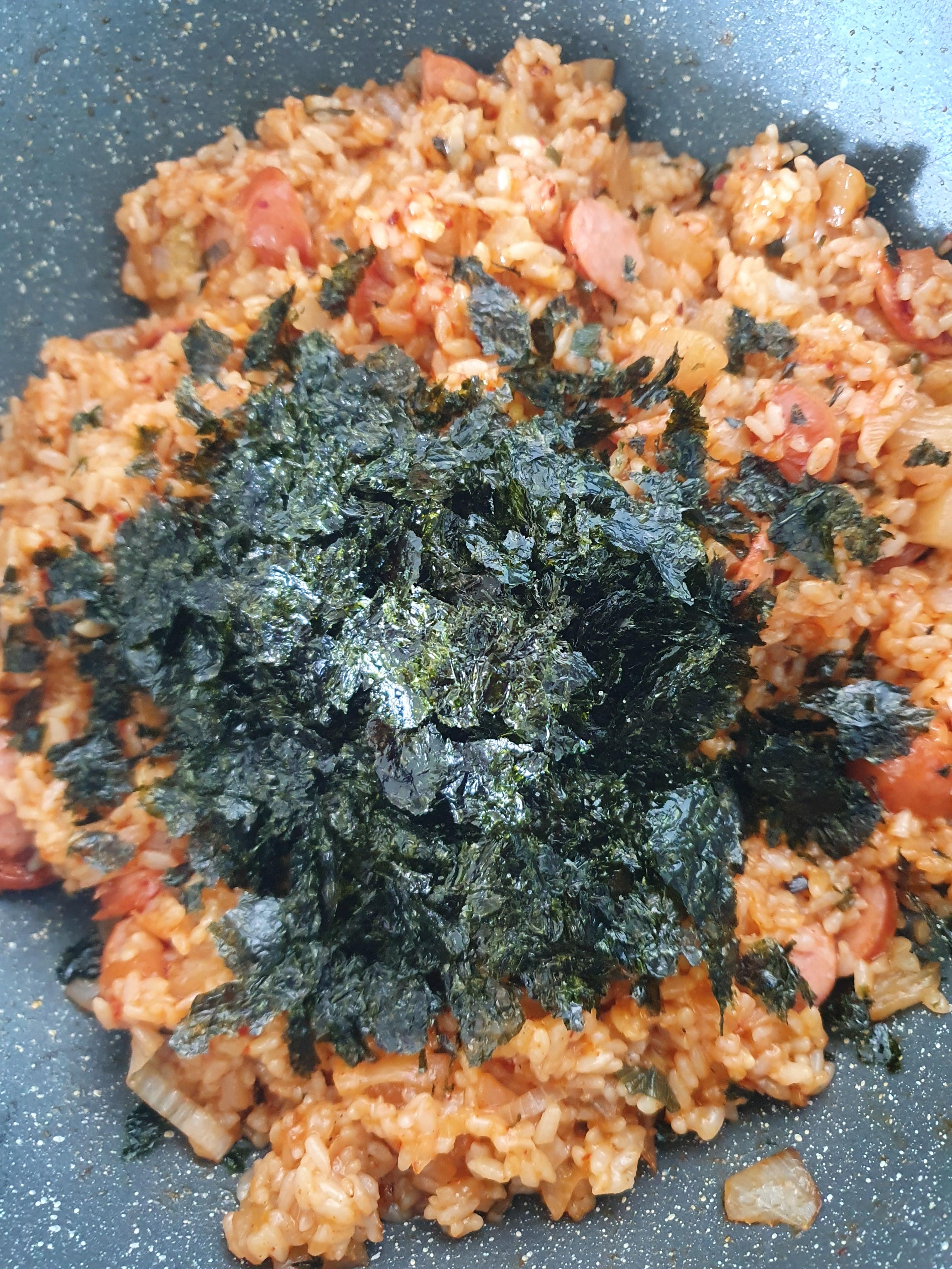  가족을 위한 아빠의 깍두기 볶음밥 만들기 방법 공유