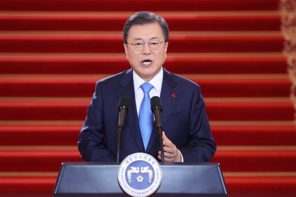  정부 "2월부터 백신 전국민 무료접종, 부동산 문제는 송구"