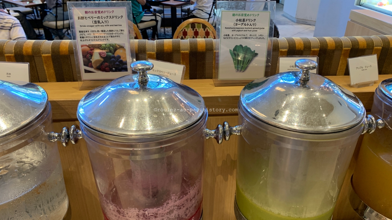 JAPAN-HOTEL-KOBE BAY SHERATON-BREAKFAST-JUICE